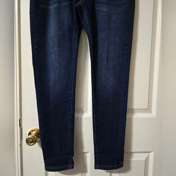 Kancan Mid Rise Gradient Skinny Jeans, Dark Wash, Lots of Stretch, Size 13, EUC! - Picture 3 of 11